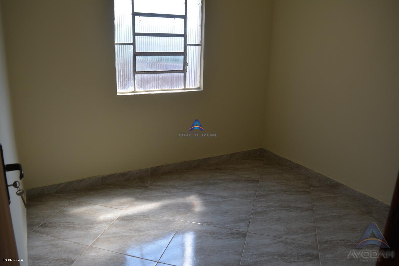 Casa para alugar com 4 quartos, 360m² - Foto 12