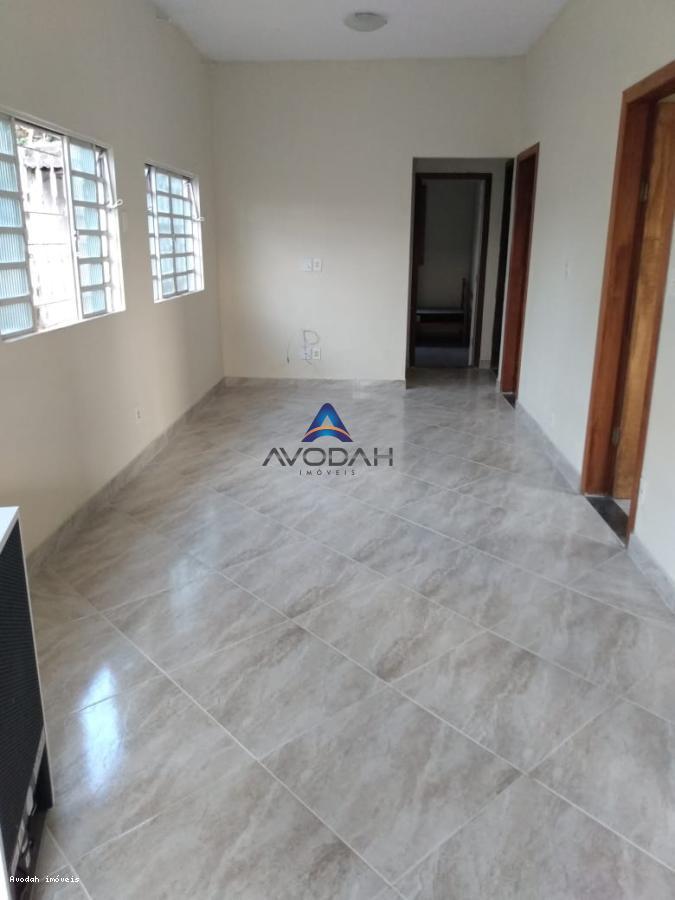 Casa à venda com 4 quartos, 360m² - Foto 1