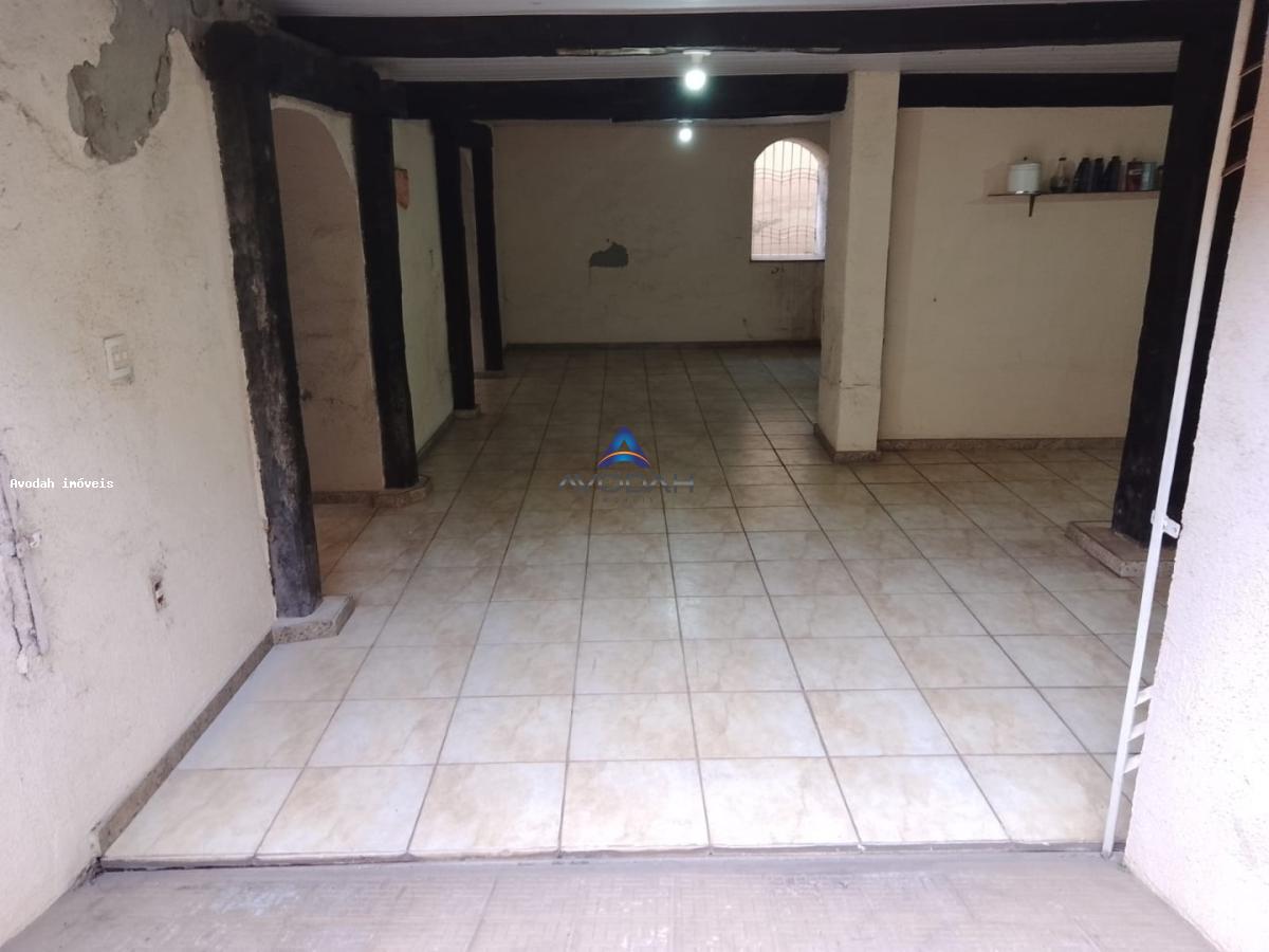 Casa para alugar com 3 quartos, 200m² - Foto 12