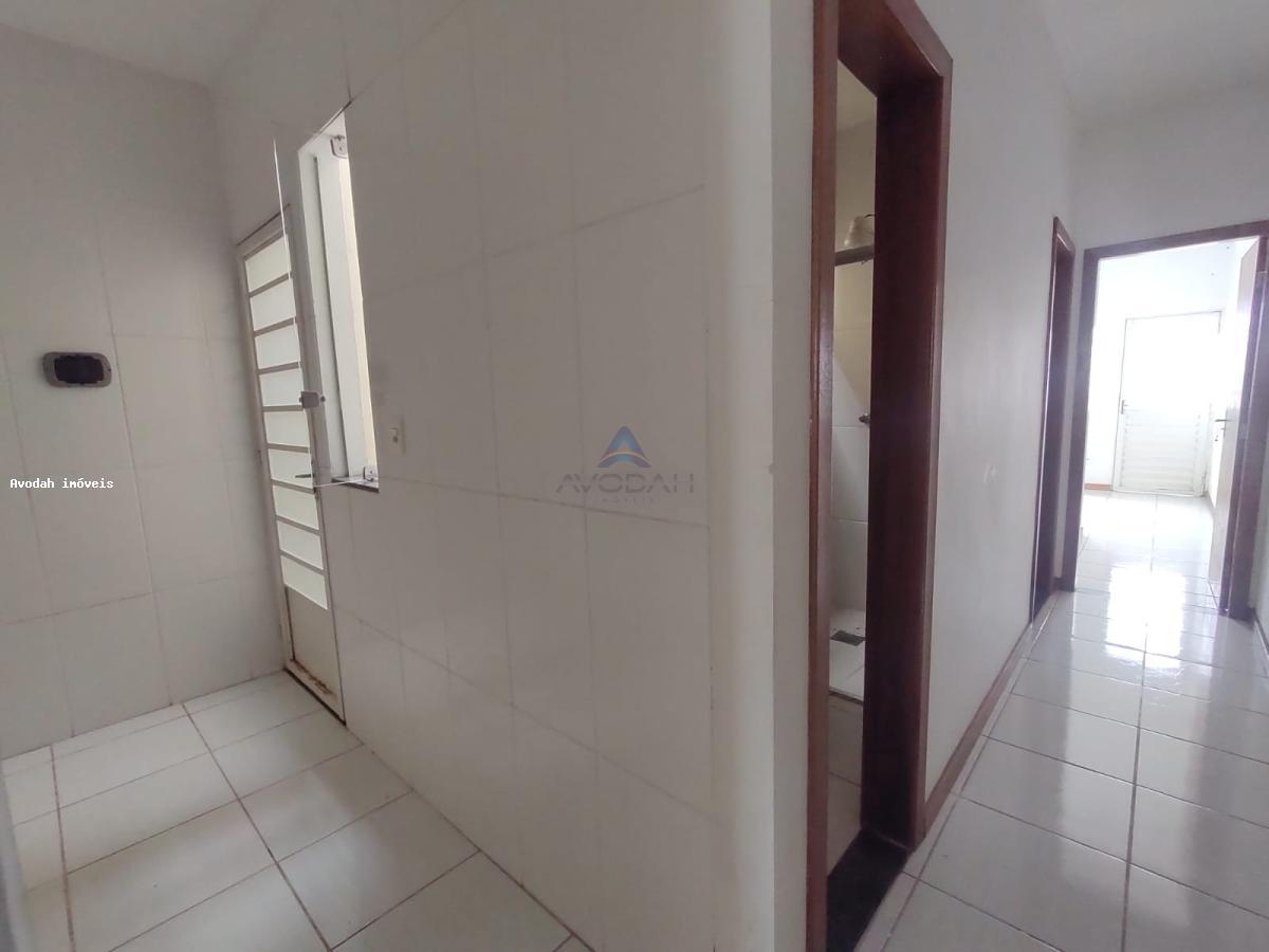 Casa à venda com 2 quartos, 120m² - Foto 18