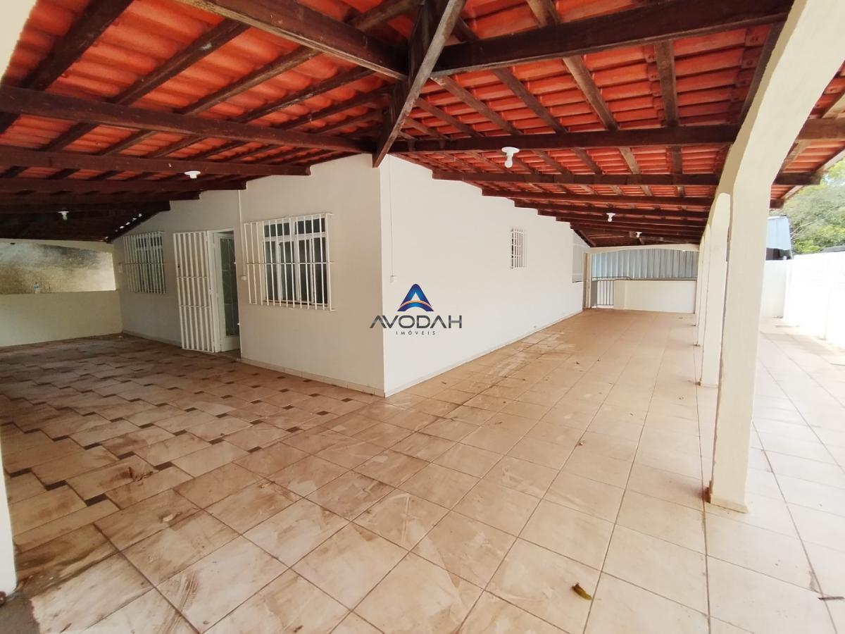 Casa para alugar com 3 quartos, 2000m² - Foto 1