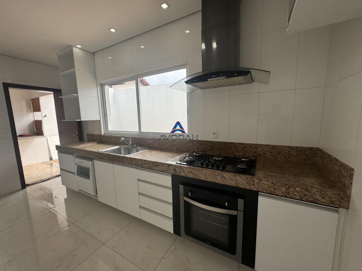 Casa à venda com 6 quartos, 376m² - Foto 10