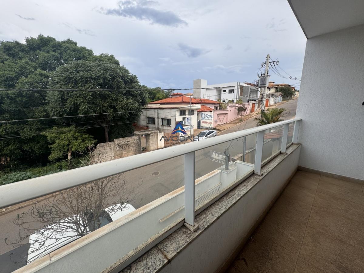 Casa à venda com 6 quartos, 376m² - Foto 16