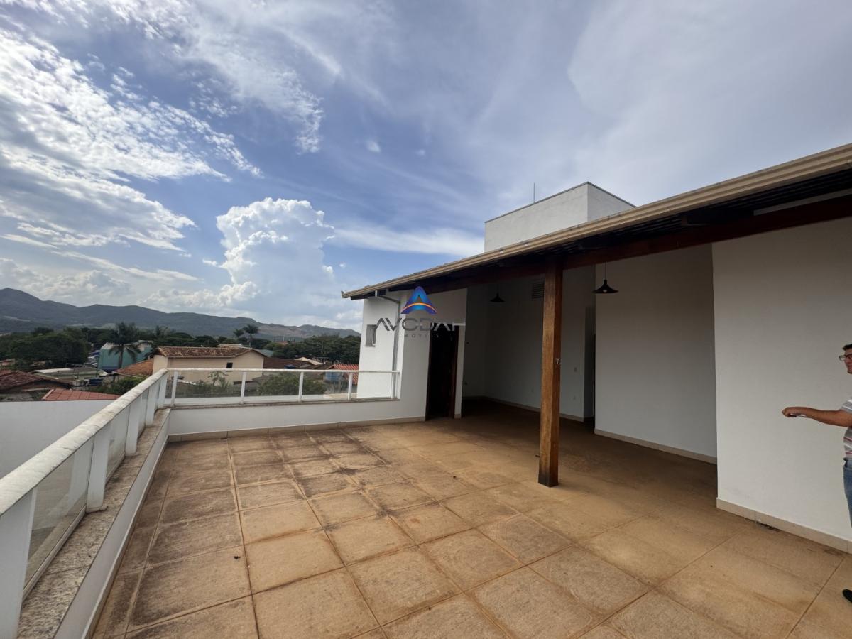 Casa à venda com 6 quartos, 376m² - Foto 26