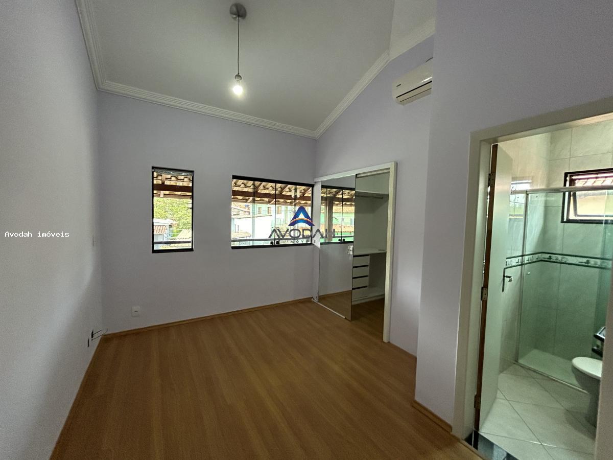 Casa à venda com 3 quartos, 360m² - Foto 24