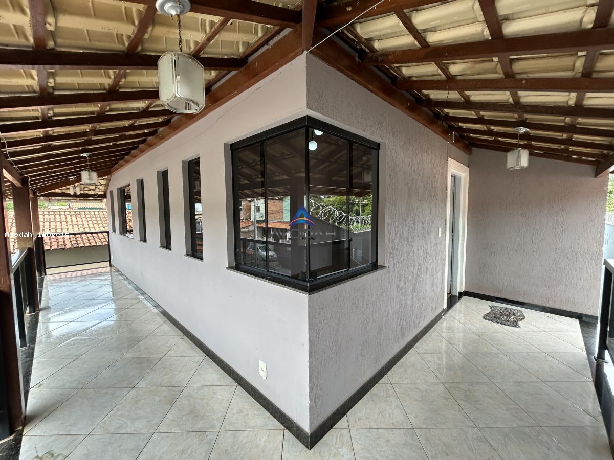 Casa à venda com 3 quartos, 360m² - Foto 1