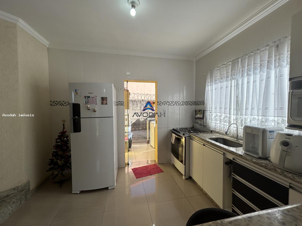 Casa à venda com 2 quartos, 90m² - Foto 12