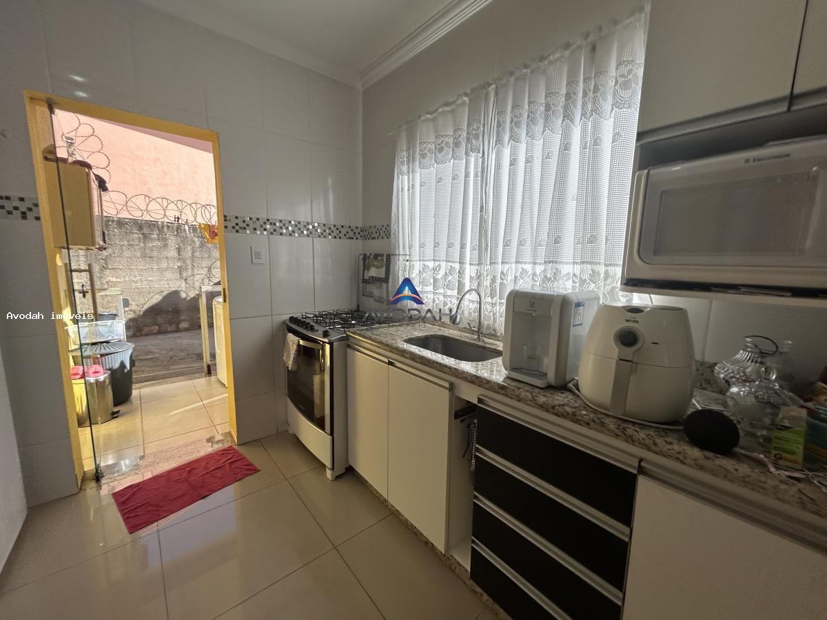 Casa à venda com 2 quartos, 90m² - Foto 13