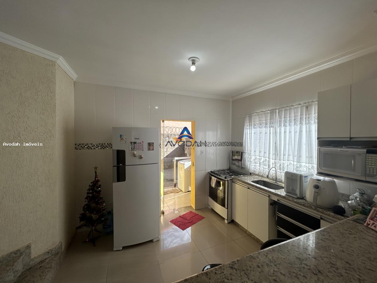 Casa à venda com 2 quartos, 90m² - Foto 17