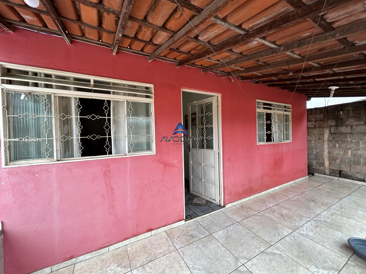 Casa à venda com 3 quartos, 200m² - Foto 1