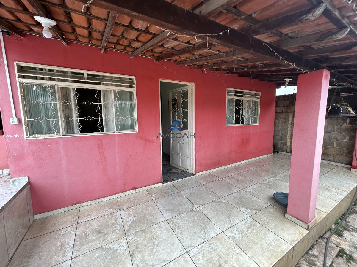 Casa à venda com 3 quartos, 200m² - Foto 2