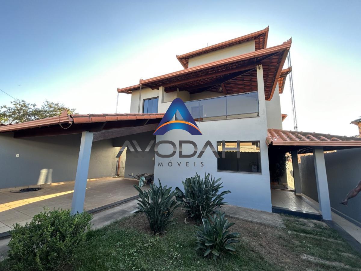 Casa à venda com 4 quartos, 360m² - Foto 1