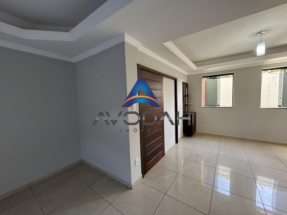 Casa à venda com 4 quartos, 360m² - Foto 2