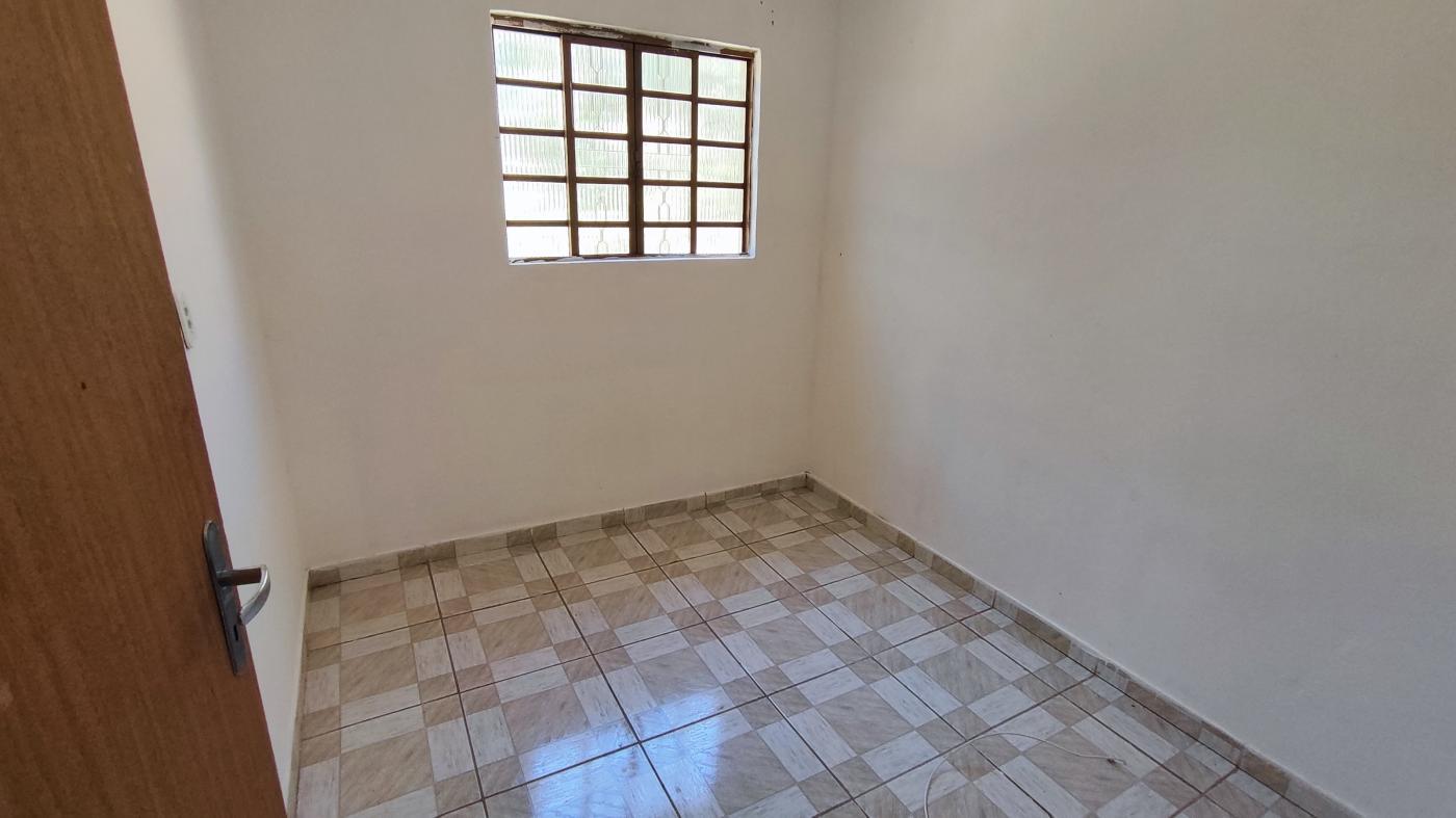 Casa para alugar com 2 quartos, 300m² - Foto 5