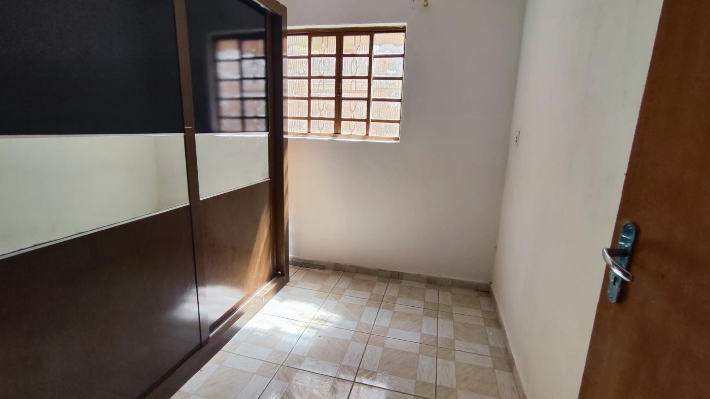 Casa para alugar com 2 quartos, 300m² - Foto 8