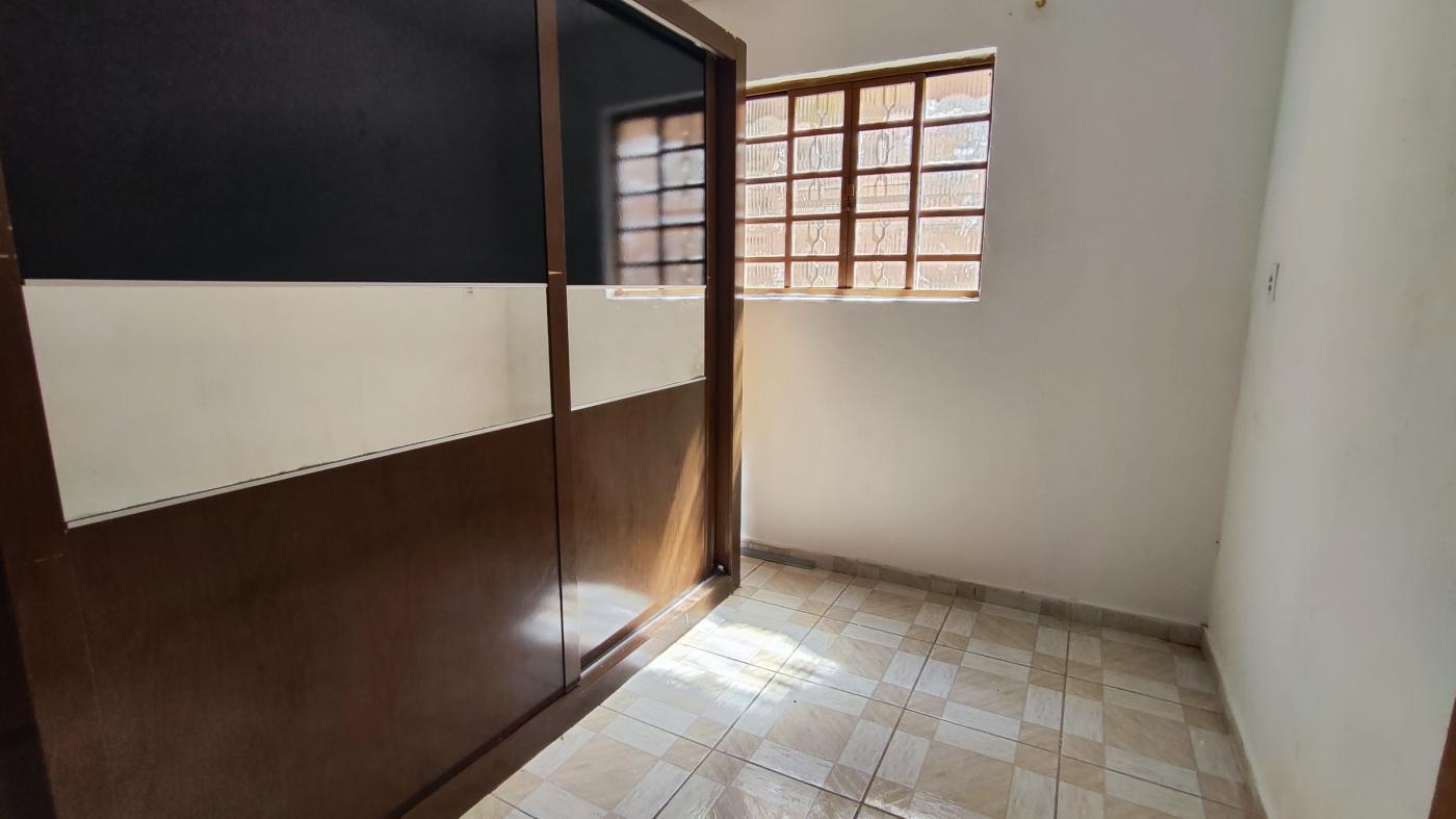 Casa para alugar com 2 quartos, 300m² - Foto 9