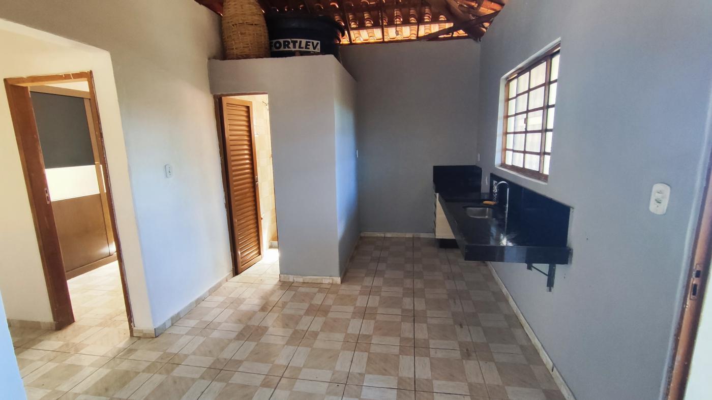 Casa para alugar com 2 quartos, 300m² - Foto 10