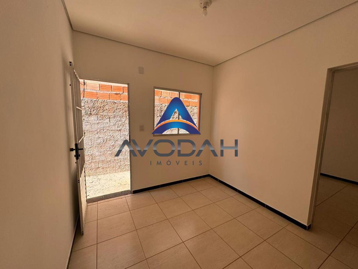 Casa à venda com 2 quartos, 200m² - Foto 2