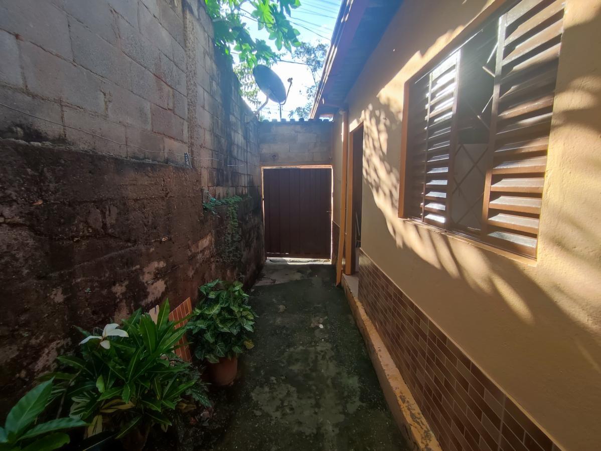 Casa à venda com 2 quartos, 200m² - Foto 1