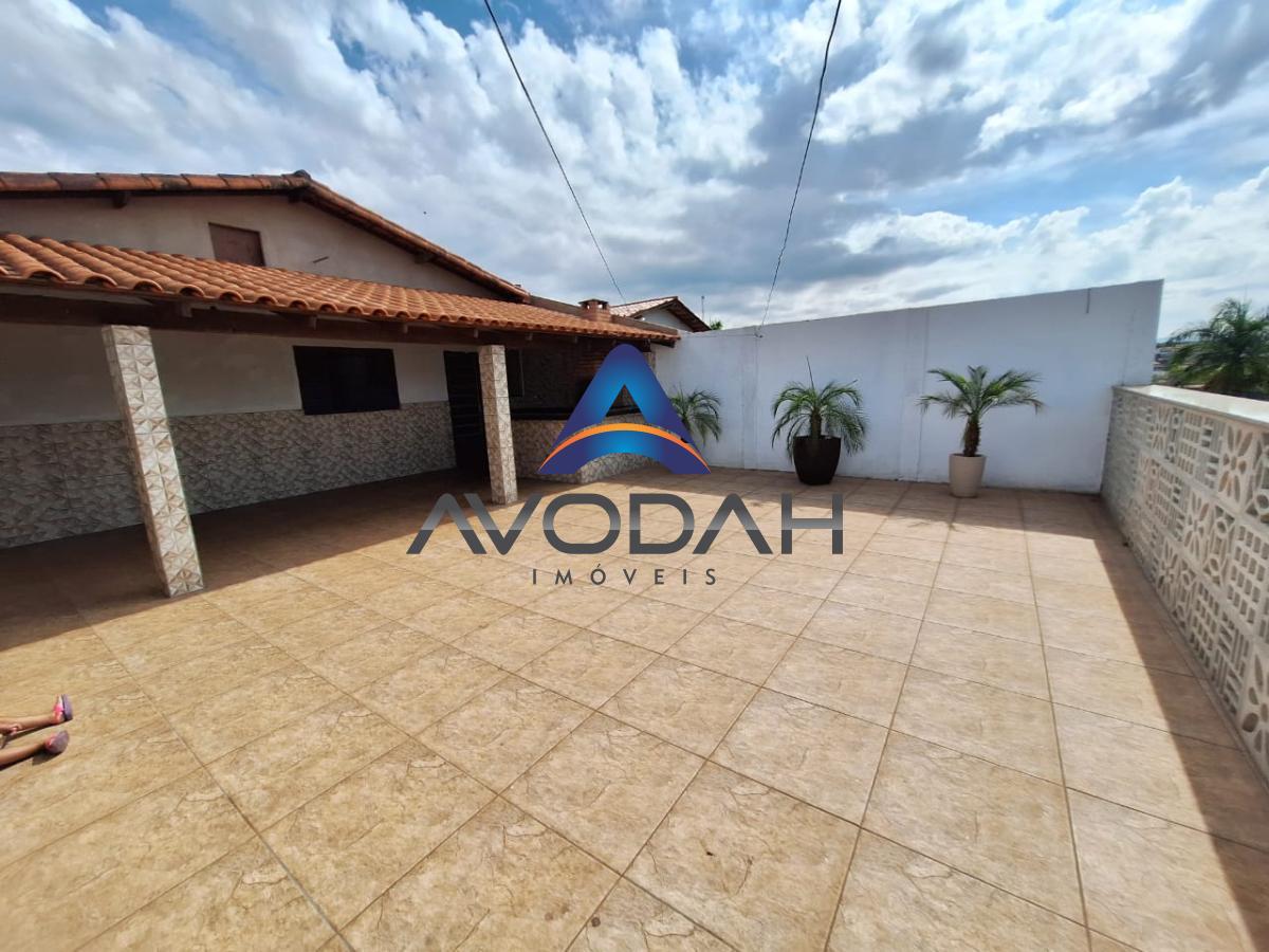 Casa à venda com 3 quartos, 360m² - Foto 1