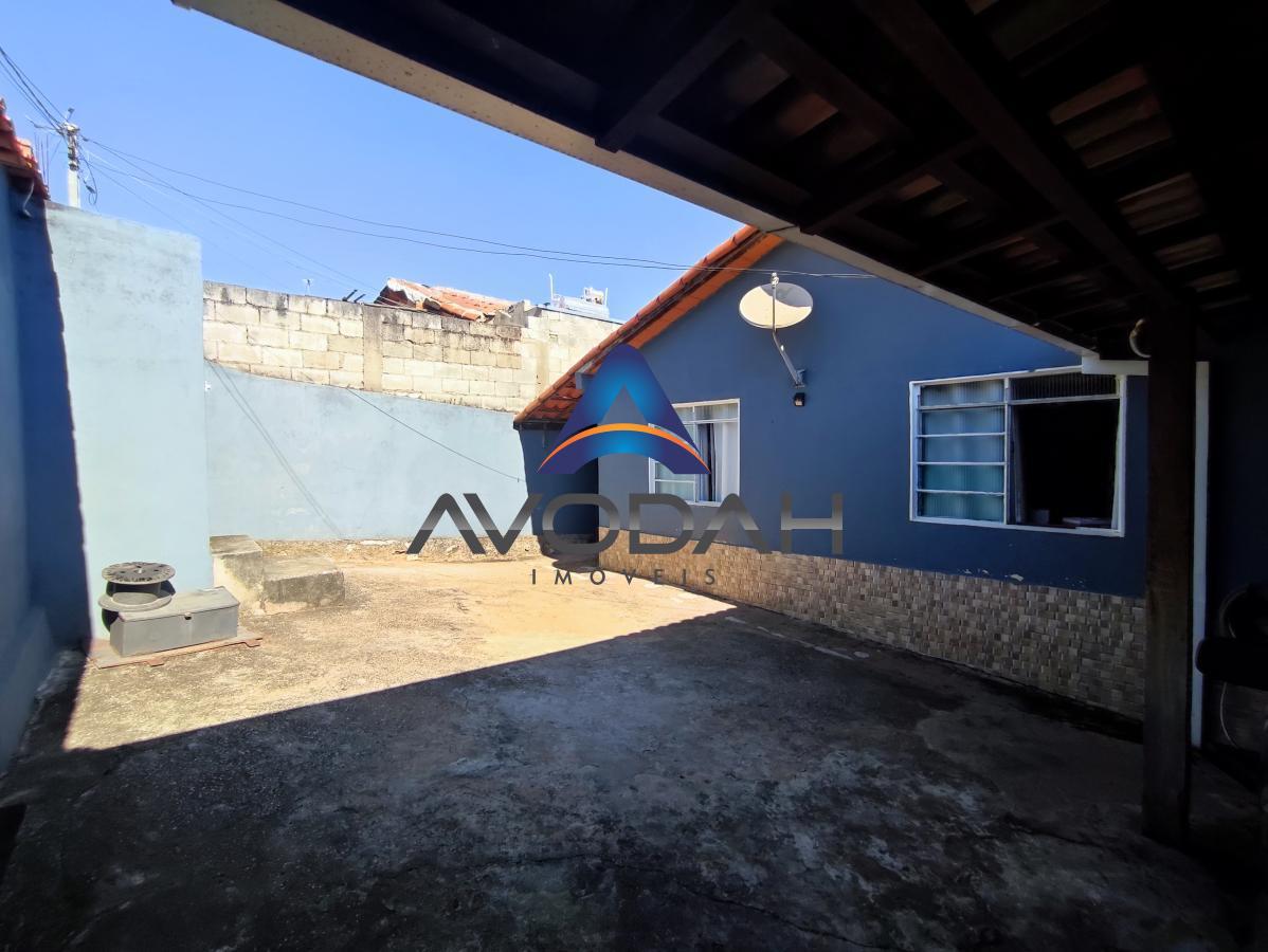 Casa à venda com 2 quartos, 200m² - Foto 1