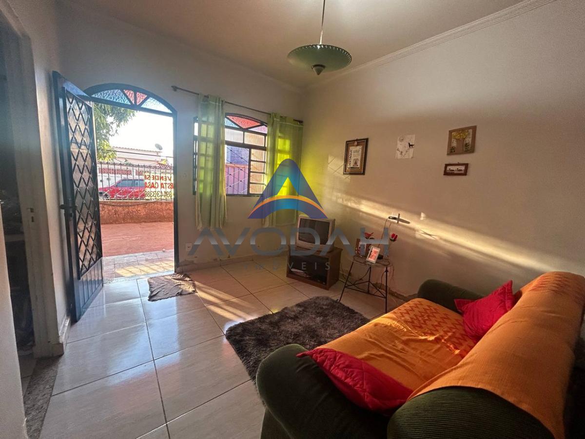 Casa à venda com 3 quartos, 120m² - Foto 2