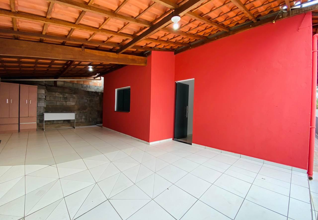 Casa à venda com 3 quartos, 200m² - Foto 1